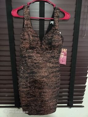 Emerald Sundae Metallic Black & Rose Gold Top